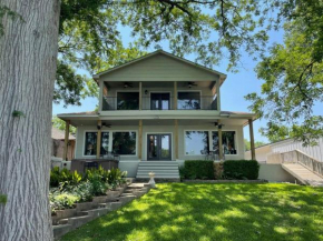 Lake House Luxury next to New Braunfels!